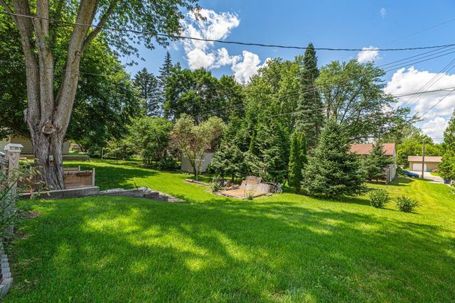 1032 Valley View Road, Faribault, MN 55021