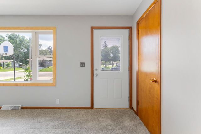 1032 Valley View Road, Faribault, MN 55021