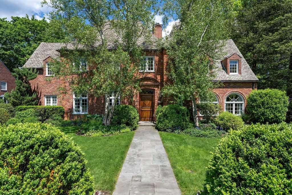 40 Elm Lane, Bronxville, NY 10708