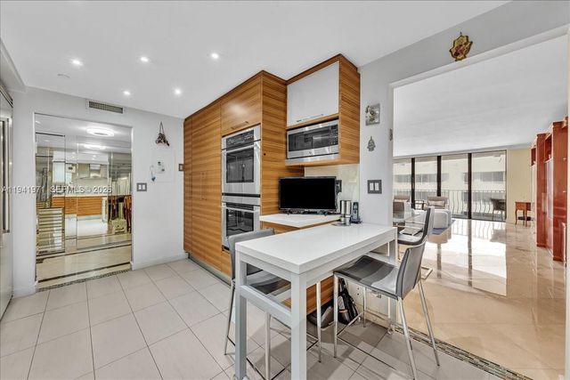 8877 Collins Ave PH-2, Surfside, FL 33154