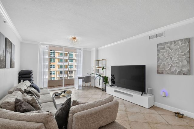 625 Casa Loma Boulevard 1009, Boynton Beach, FL 33435