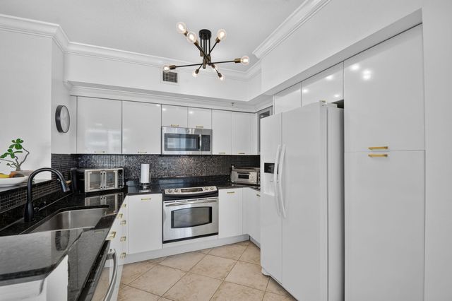 625 Casa Loma Boulevard 1009, Boynton Beach, FL 33435