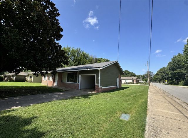 708 Lawndale Drive, Springdale, AR 72764