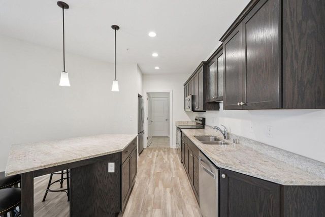 4796 S Lynn DRIVE, New Berlin, WI 53151