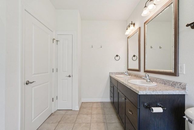 4796 S Lynn DRIVE, New Berlin, WI 53151