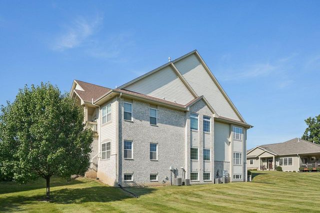 4796 S Lynn DRIVE, New Berlin, WI 53151