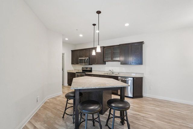 4796 S Lynn DRIVE, New Berlin, WI 53151