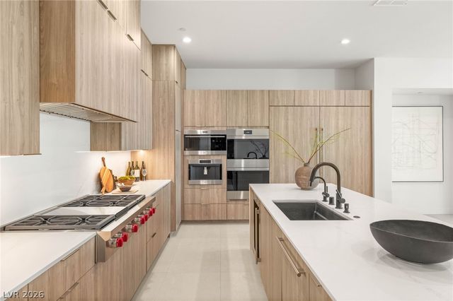 7385 Heron Canyon Court, Las Vegas, NV 89117