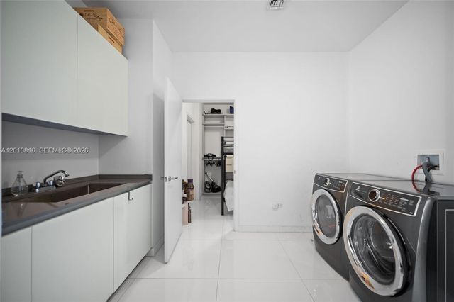 88 SW 7th St PH4301, Miami, FL 33130