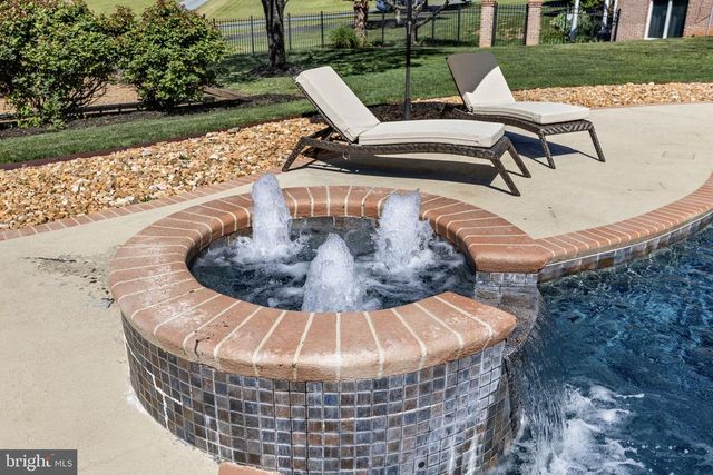64 ROLLING GREEN LN, Brightwood, VA 22715