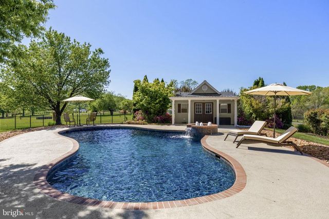 64 ROLLING GREEN LN, Brightwood, VA 22715