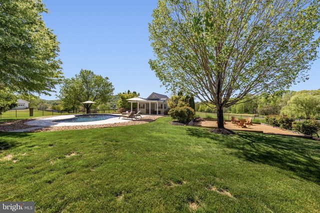64 ROLLING GREEN LN, Brightwood, VA 22715