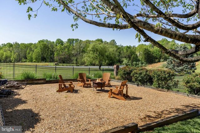 64 ROLLING GREEN LN, Brightwood, VA 22715