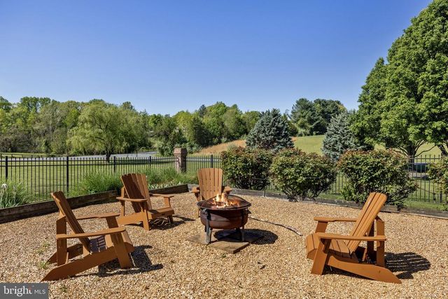 64 ROLLING GREEN LN, Brightwood, VA 22715