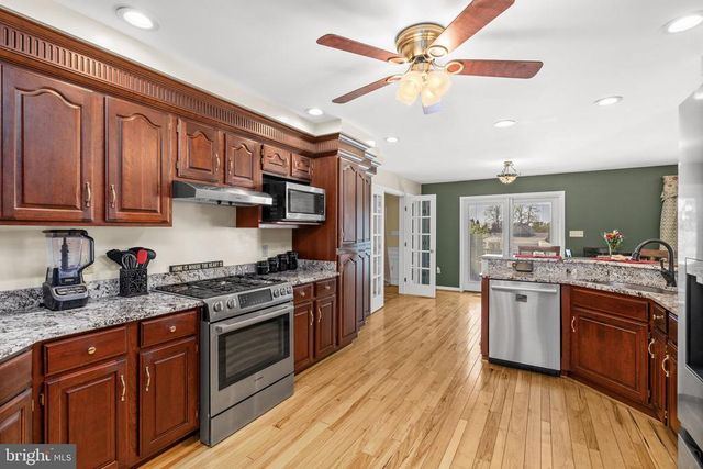 64 ROLLING GREEN LN, Brightwood, VA 22715
