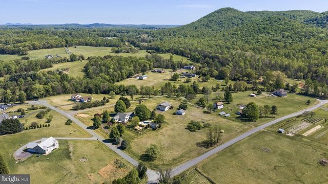 64 ROLLING GREEN LN, Brightwood, VA 22715