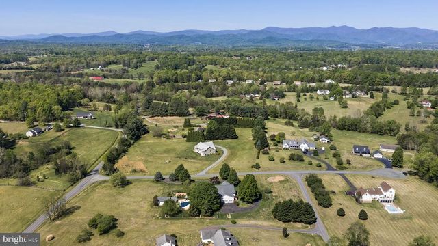 64 ROLLING GREEN LN, Brightwood, VA 22715