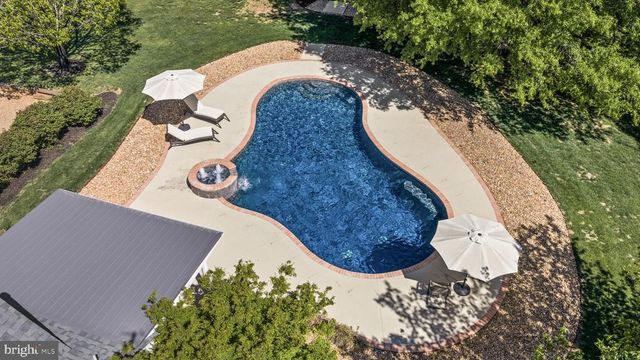 64 ROLLING GREEN LN, Brightwood, VA 22715