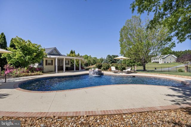 64 ROLLING GREEN LN, Brightwood, VA 22715
