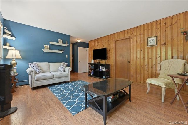 40 Bayview Avenue, Amityville, NY 11701