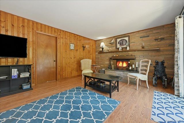 40 Bayview Avenue, Amityville, NY 11701