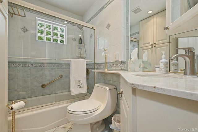 40 Bayview Avenue, Amityville, NY 11701