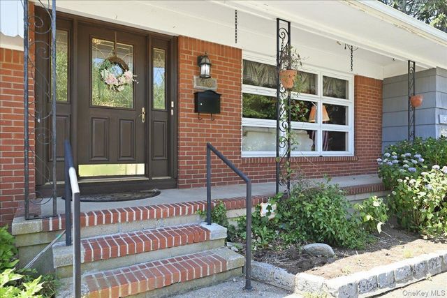 40 Bayview Avenue, Amityville, NY 11701