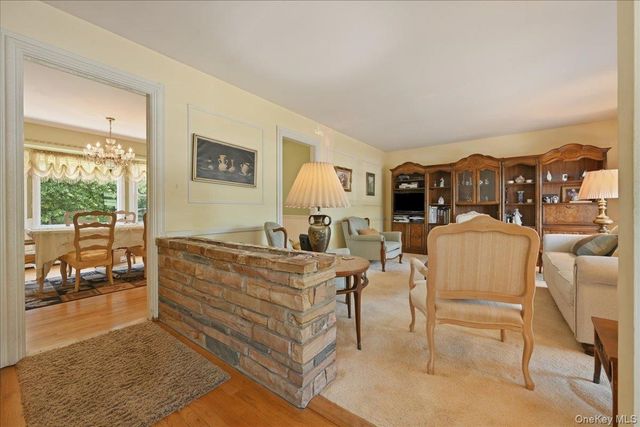 40 Bayview Avenue, Amityville, NY 11701