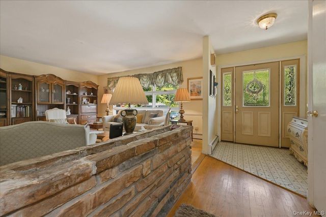 40 Bayview Avenue, Amityville, NY 11701