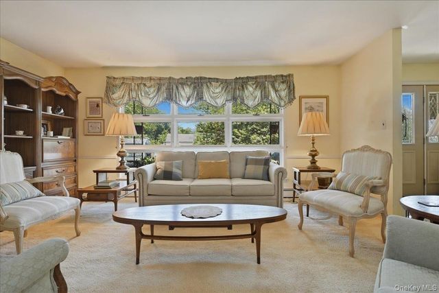 40 Bayview Avenue, Amityville, NY 11701