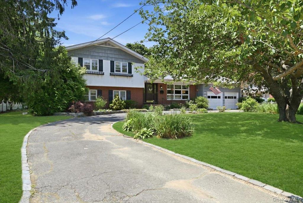 40 Bayview Avenue, Amityville, NY 11701