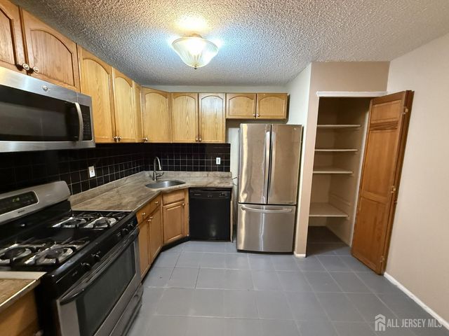 61 Brighton Way, North Brunswick, NJ 08902