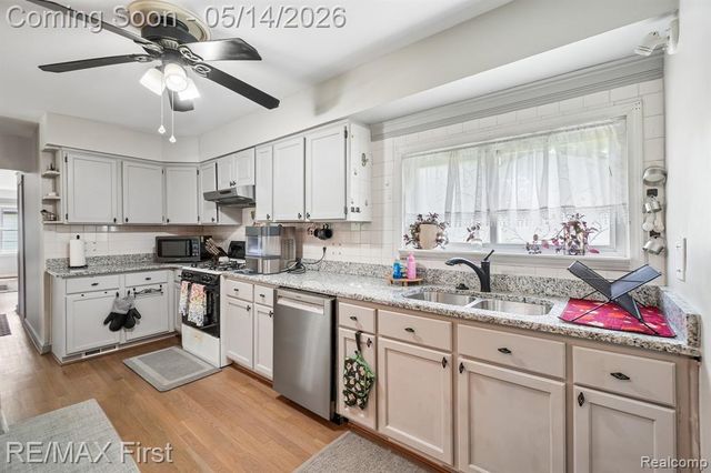23041 Springbrook Drive, Farmington, MI 48336