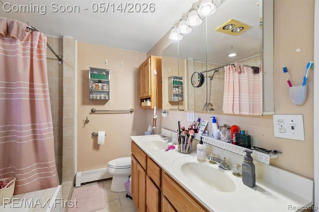 23041 Springbrook Drive, Farmington, MI 48336
