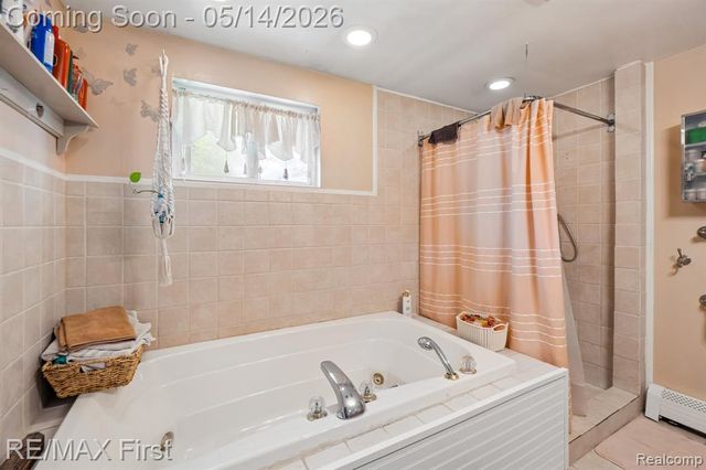 23041 Springbrook Drive, Farmington, MI 48336