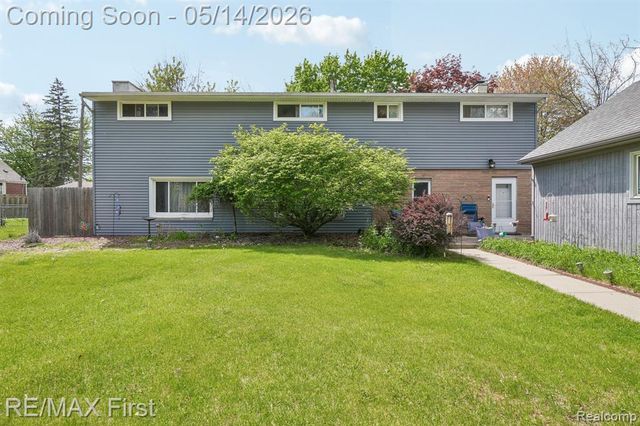 23041 Springbrook Drive, Farmington, MI 48336