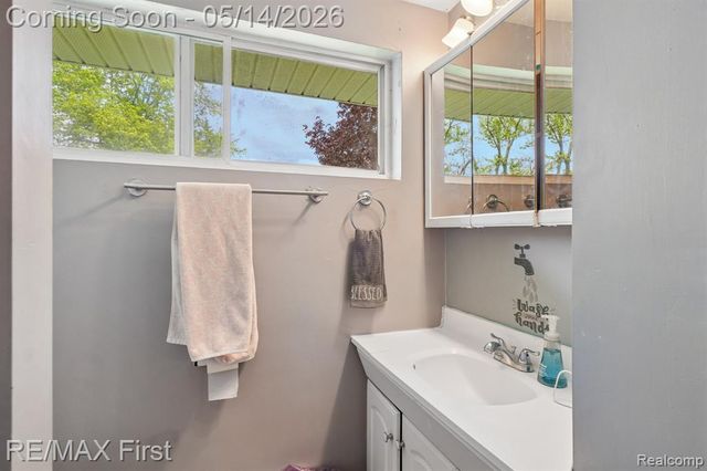 23041 Springbrook Drive, Farmington, MI 48336