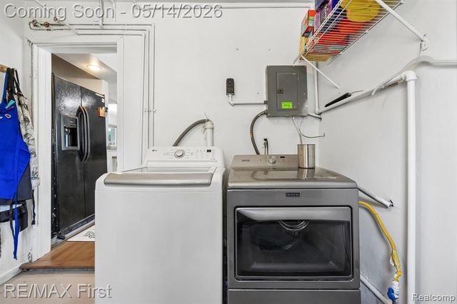 23041 Springbrook Drive, Farmington, MI 48336