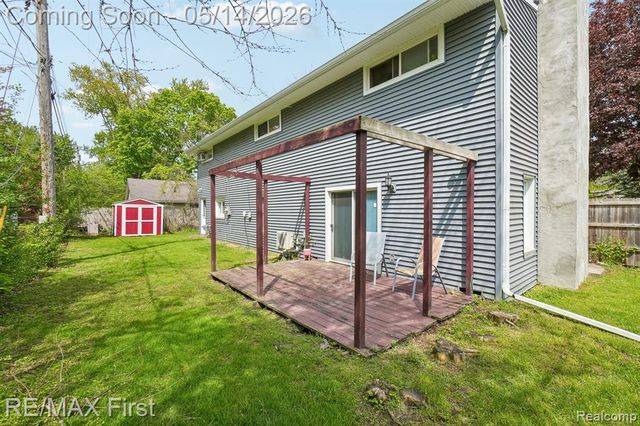 23041 Springbrook Drive, Farmington, MI 48336