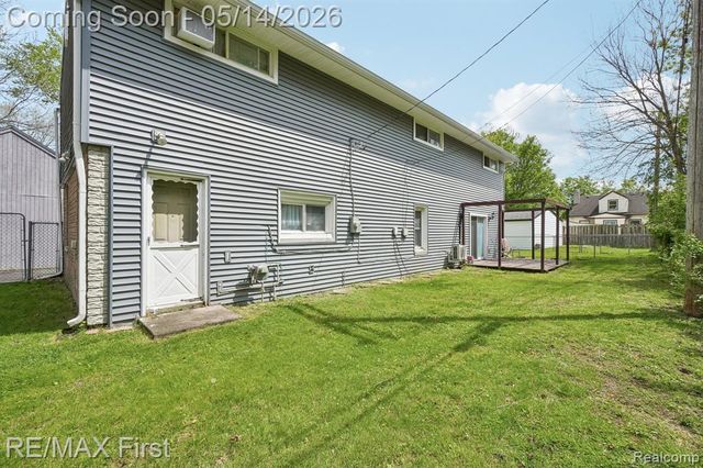 23041 Springbrook Drive, Farmington, MI 48336