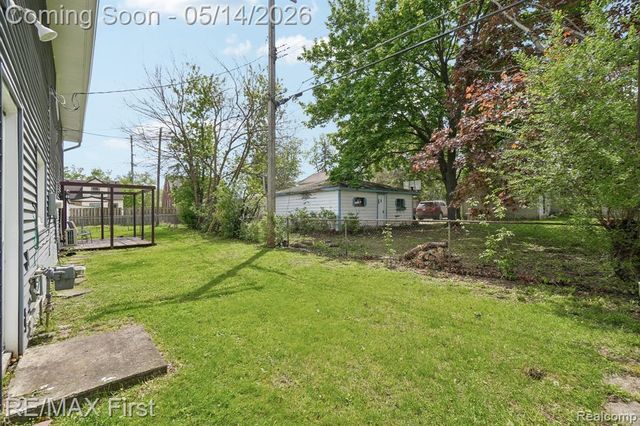 23041 Springbrook Drive, Farmington, MI 48336
