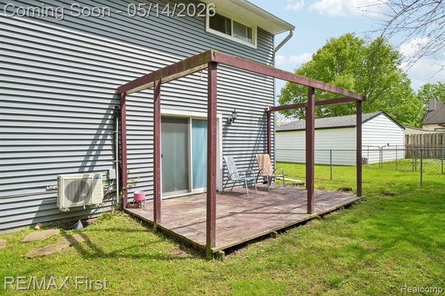 23041 Springbrook Drive, Farmington, MI 48336