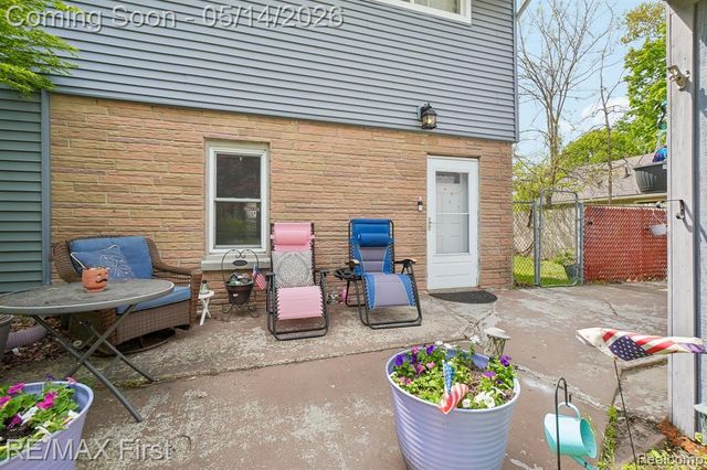 23041 Springbrook Drive, Farmington, MI 48336