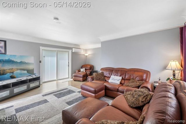 23041 Springbrook Drive, Farmington, MI 48336