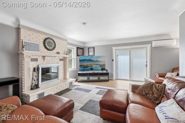 23041 Springbrook Drive, Farmington, MI 48336