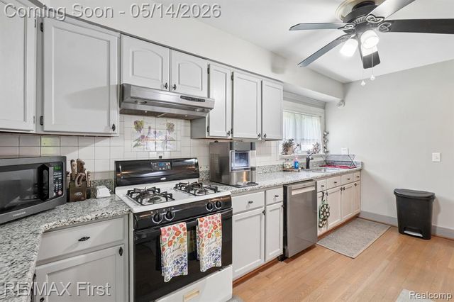 23041 Springbrook Drive, Farmington, MI 48336