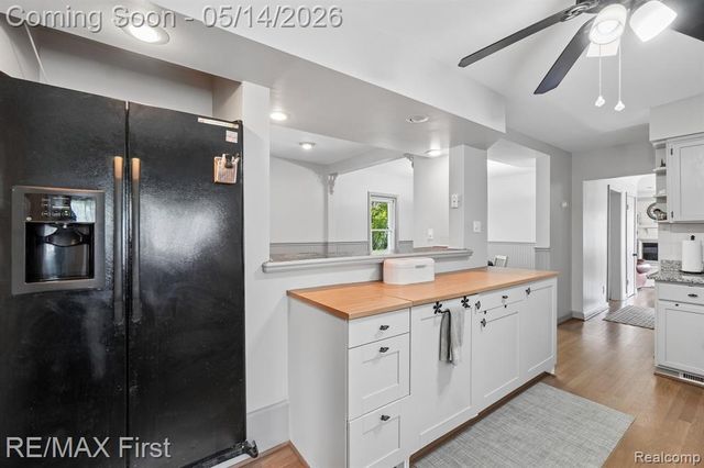 23041 Springbrook Drive, Farmington, MI 48336