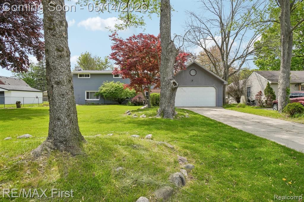 23041 Springbrook Drive, Farmington, MI 48336
