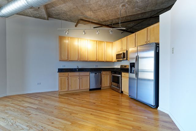 933 W Van Buren Street 821, Chicago, IL 60607