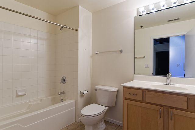 933 W Van Buren Street 821, Chicago, IL 60607